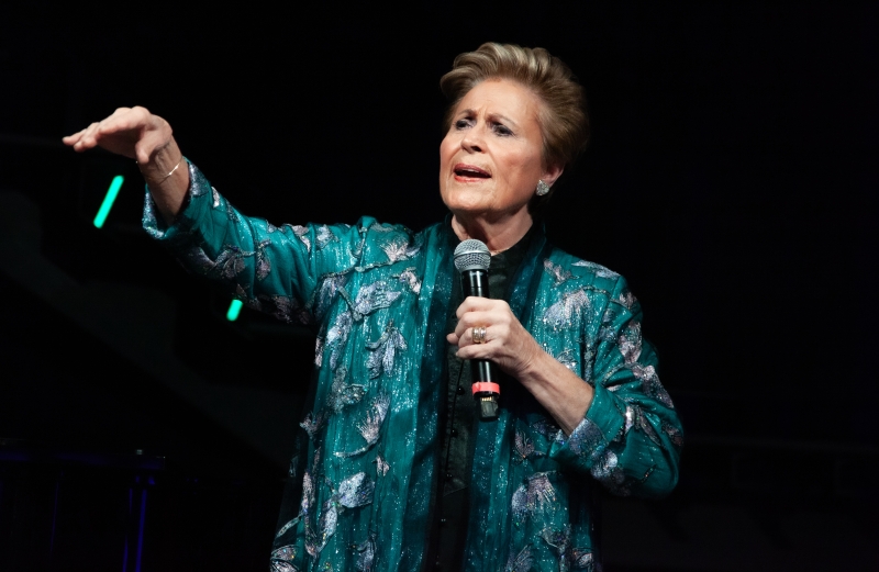 Review: Lorna Dallas Picture Perfect In SNAPSHOTS at Chelsea Table + Stage Image