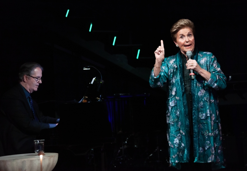 Review: Lorna Dallas Picture Perfect In SNAPSHOTS at Chelsea Table + Stage Image
