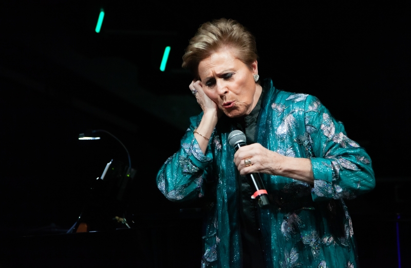 Review: Lorna Dallas Picture Perfect In SNAPSHOTS at Chelsea Table + Stage Image