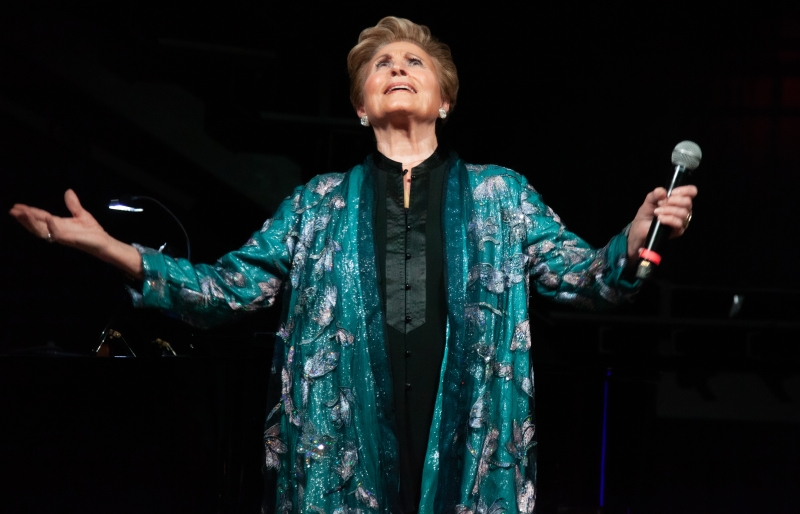 Review: Lorna Dallas Picture Perfect In SNAPSHOTS at Chelsea Table + Stage Image