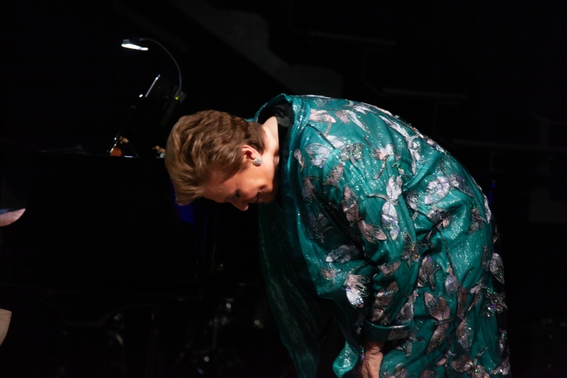 Review: Lorna Dallas Picture Perfect In SNAPSHOTS at Chelsea Table + Stage Image