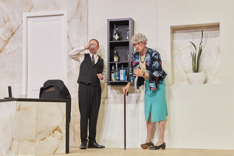 Review: OMA WIRD VERKAUFT at Boulevardtheater Bremen Image