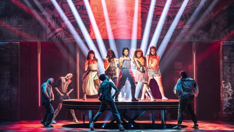 Review: & JULIA at Stage Operettenhaus Hamburg Image