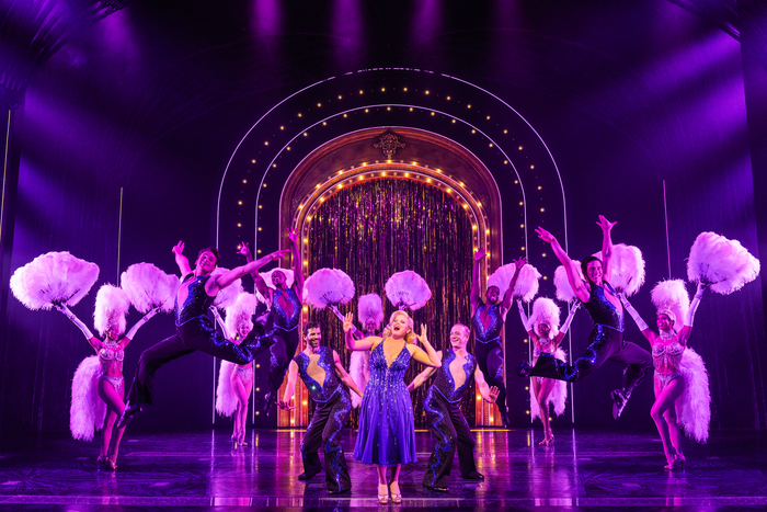 Megan Hilty (Center) and cast  Photo