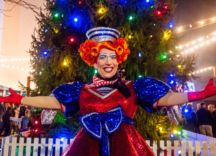 Photos: PETER PAN Star Andrew Ryan Rings In the Holidays At the Jewellery Quarter Christmas Lights  Image