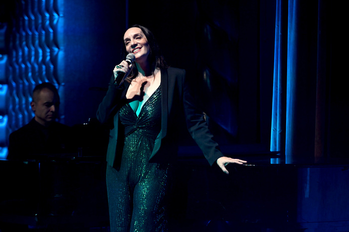  Julia Murney  Photo