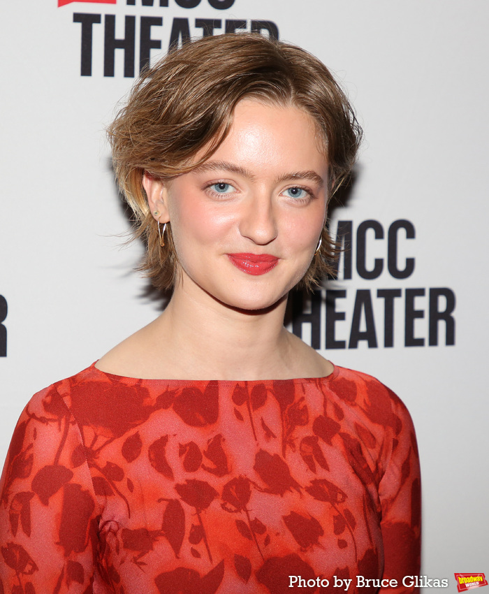 NEW YORK, NEW YORK - NOVEMBER 18: Olivia Reis poses at the opening night of 