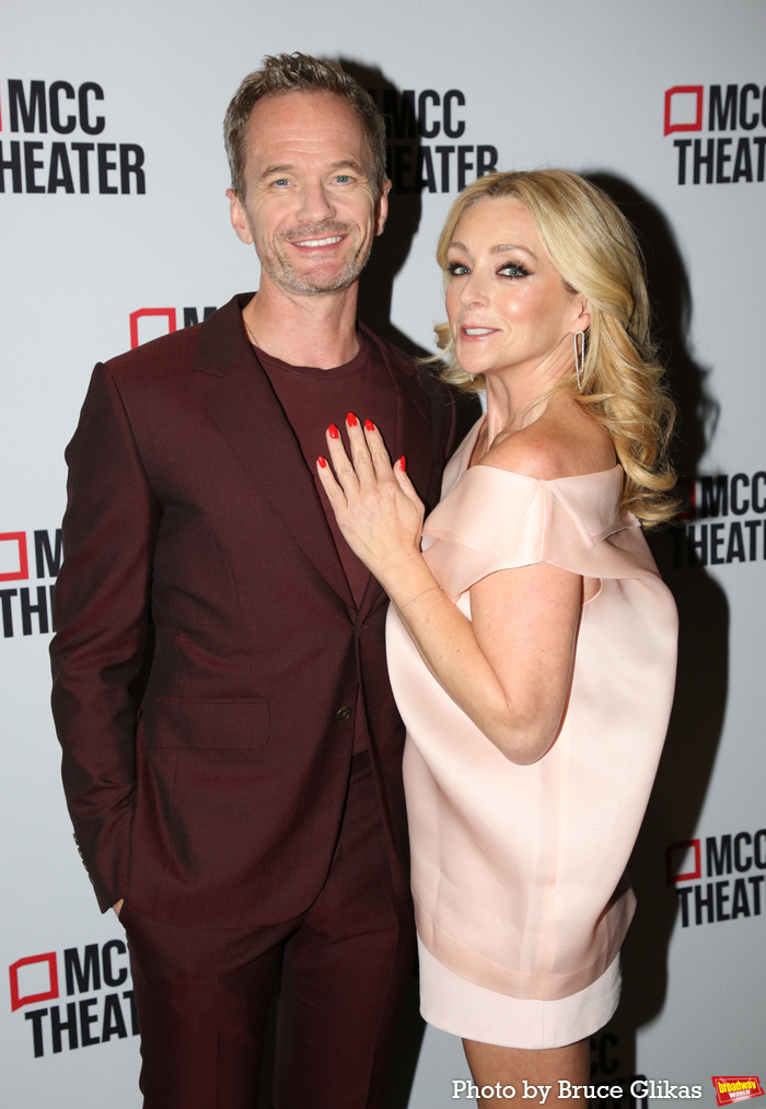 NEW YORK, NEW YORK - NOVEMBER 18: Neil Patrick Harris and Jane Krakowski pose at the  Photo