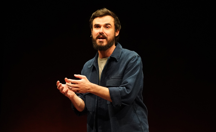 Photos: 300 PAINTINGS At Vineyard Theatre Image