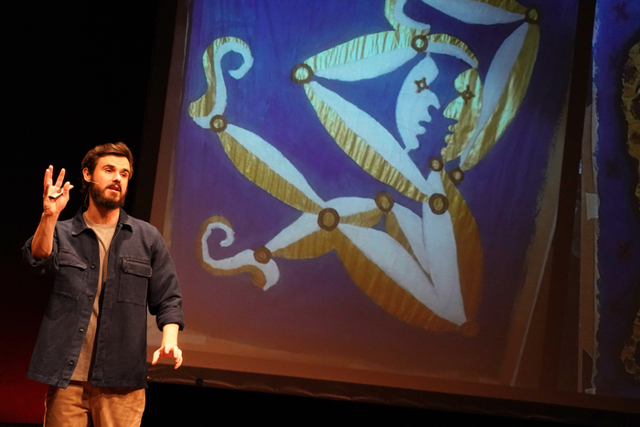 Photos: 300 PAINTINGS At Vineyard Theatre Image