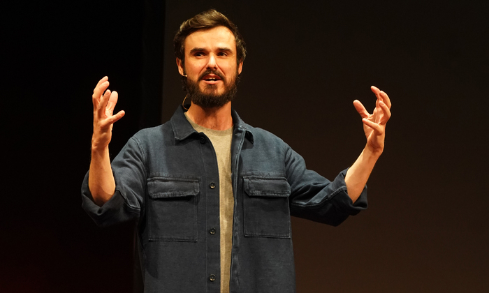 Photos: 300 PAINTINGS At Vineyard Theatre Image