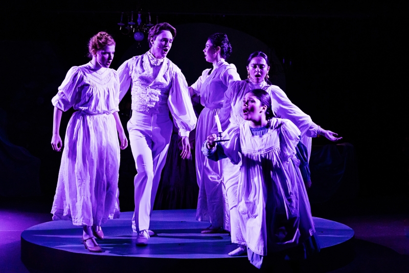 Review: THE SECRET GARDEN at Theo Ubique Image
