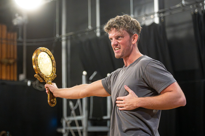 Photos: Wolverhampton Grand Theatre's BEAUTY AND THE BEAST Panto In Rehearsal Image