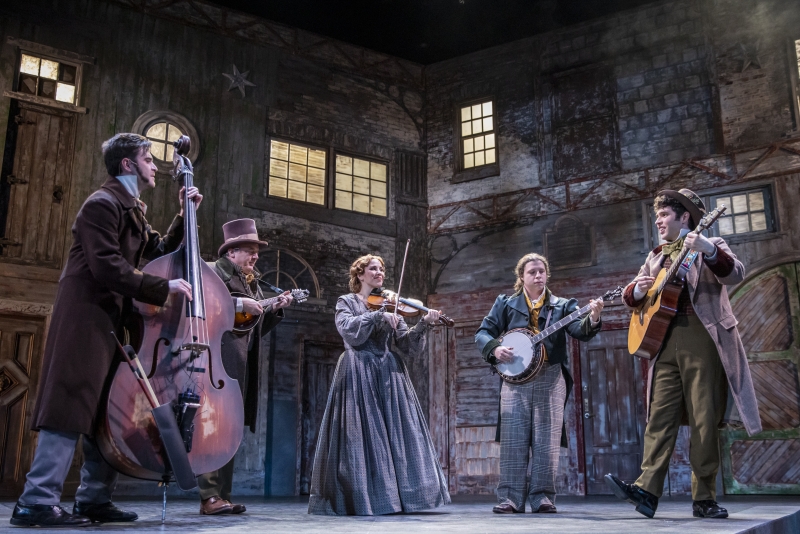 Review: A CHRISTMAS CAROL at Alabama Shakespeare Festival  Image