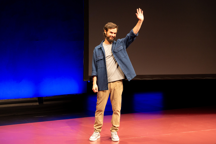 Photos: 300 PAINTINGS Opens At Vineyard Theatre Image
