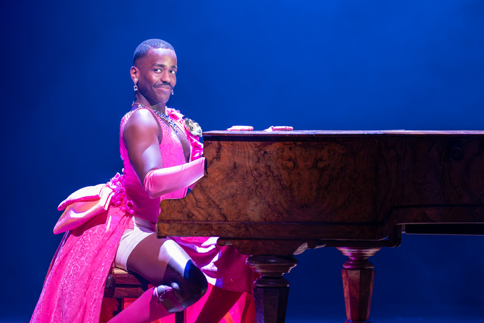Photos: THE IMPORTANCE OF BEING EARNEST at the National Theatre Image