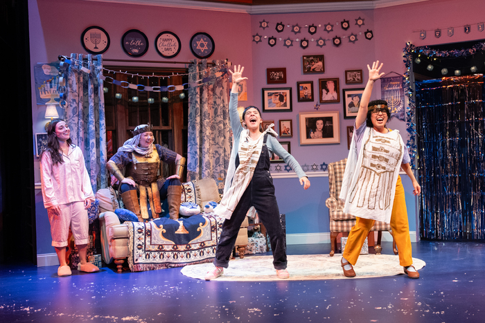 Photos: A HANUKKAH CAROL, OR GELT TRIP! THE MUSICAL at Round House Theatre  Image