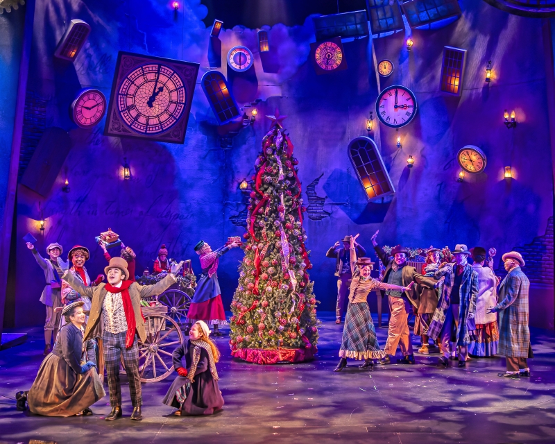 Review: A CHRISTMAS CAROL at Zach Theatre  Image