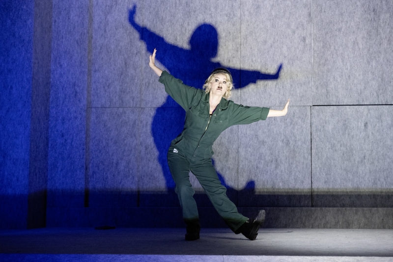Review: STRANGER THAN THE MOON, Coronet Theatre Image
