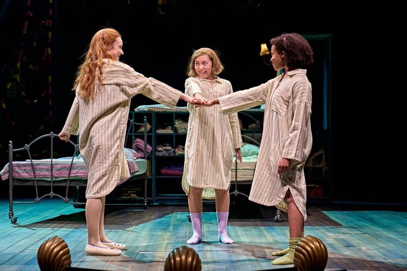 Review: BALLET SHOES, National Theatre Image