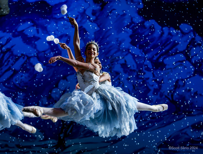 Review: Holiday Favorite THE NUTCRACKER at The Academy Of Music Image