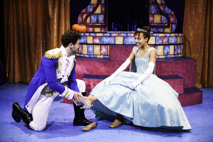 Photos: CINDERELLA At King's Head Theatre  Image