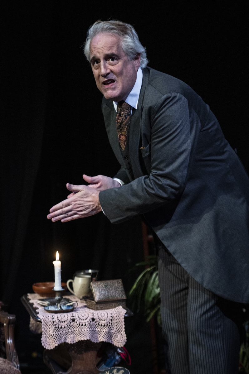 Review: A CHRISTMAS CAROL: A GHOST STORY OF CHRISTMAS at Olney Theatre Center  Image