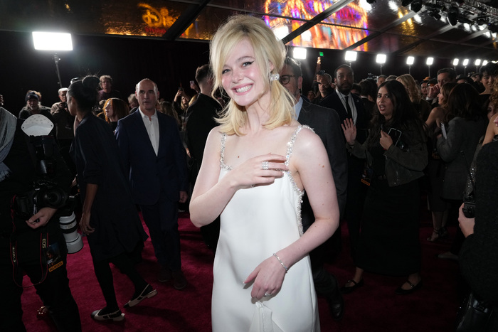 Elle Fanning  Photo