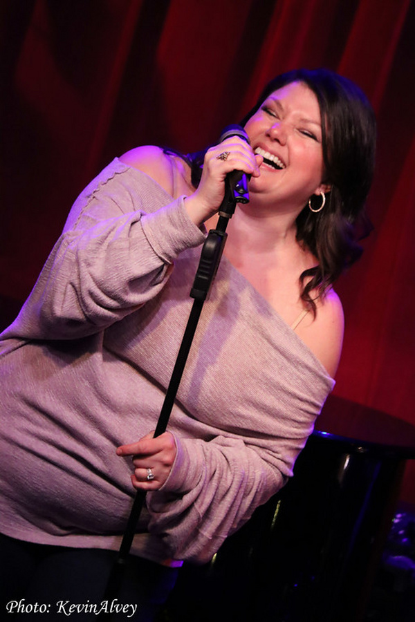 Review: Jane Monheit's THE MERRIEST Is a Seasonal Splash at Birdland  Image