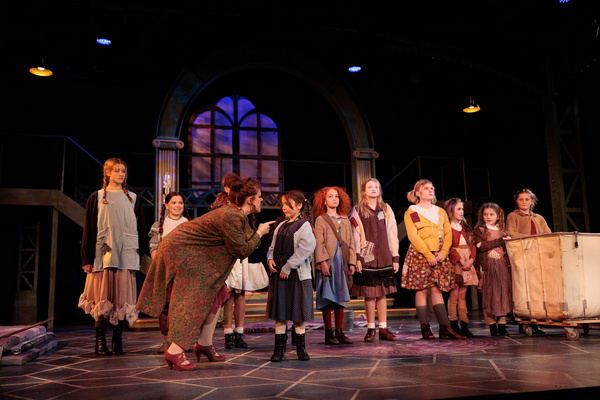 Photos: First Look At ANNIE At The Encore Musical Theatre Company Image