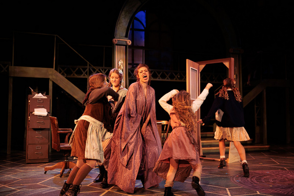 Photos: First Look At ANNIE At The Encore Musical Theatre Company Image