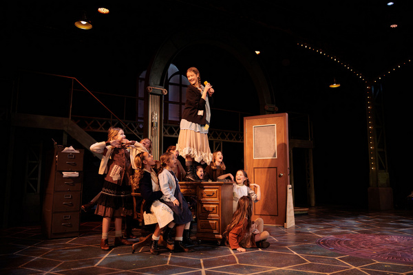Photos: First Look At ANNIE At The Encore Musical Theatre Company Image