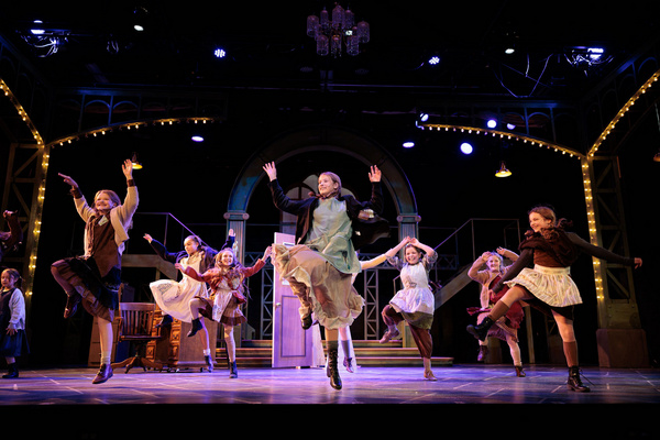 Photos: First Look At ANNIE At The Encore Musical Theatre Company Image
