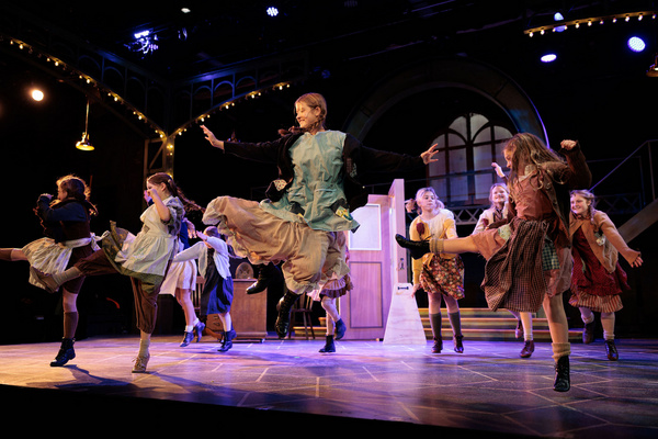 Photos: First Look At ANNIE At The Encore Musical Theatre Company Image