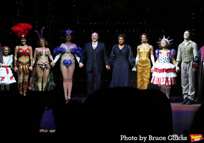 Jade Smith, Lili Thomas, Lesli Margherita, Mylinda Hull, Danny Burstein, Audra McDona Photo