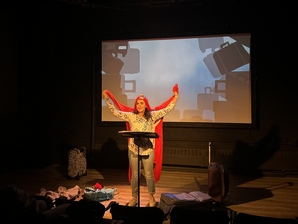 Photos: BAGGAGE AT THE DOOR En Español at The Chain Studio Theater  Image