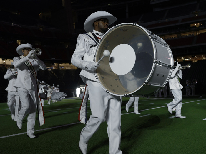 Photos: Beyoncé Delivers NFL Christmas Gameday Halftime Performance  Image