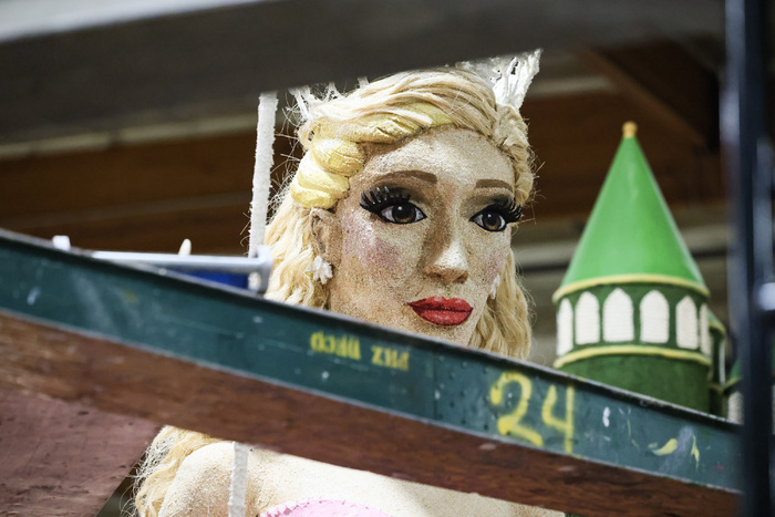 Photos: WICKED Float Comes to Pasadena's Rose Parade Image