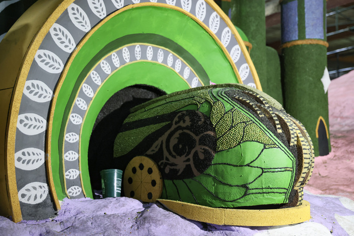 Photos: WICKED Float Comes to Pasadena's Rose Parade Image
