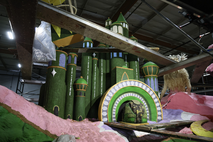 Photos: WICKED Float Comes to Pasadena's Rose Parade Image