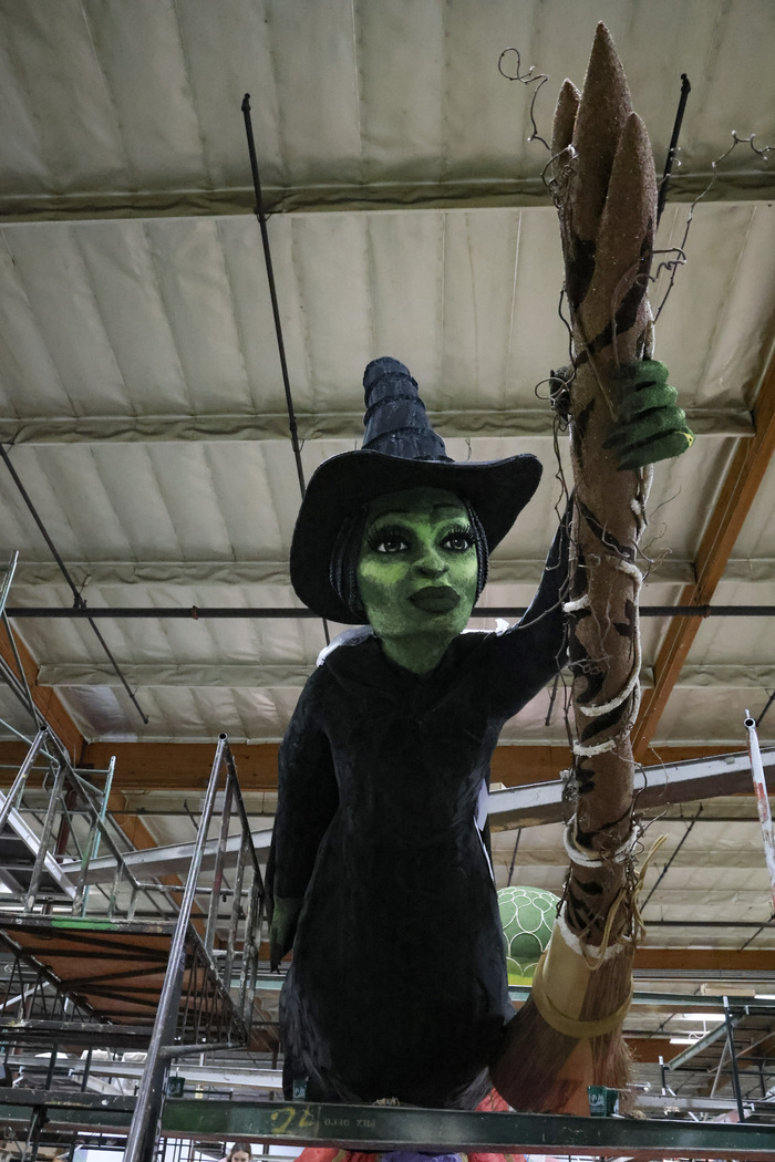 Photos: WICKED Float Comes to Pasadena's Rose Parade  Image