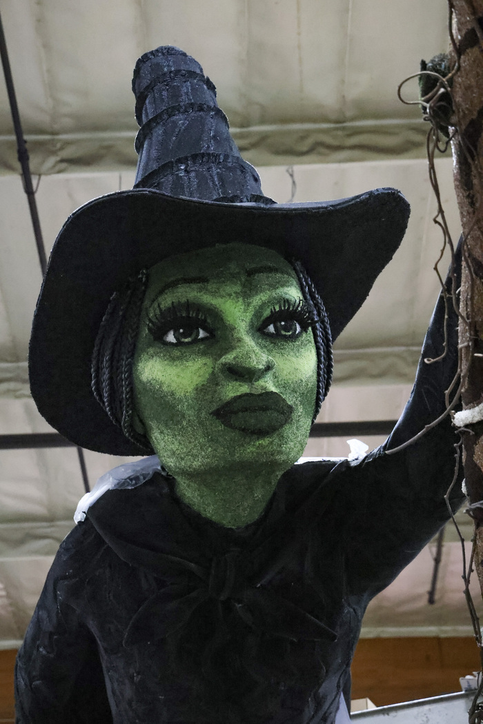 Photos: WICKED Float Comes to Pasadena's Rose Parade  Image