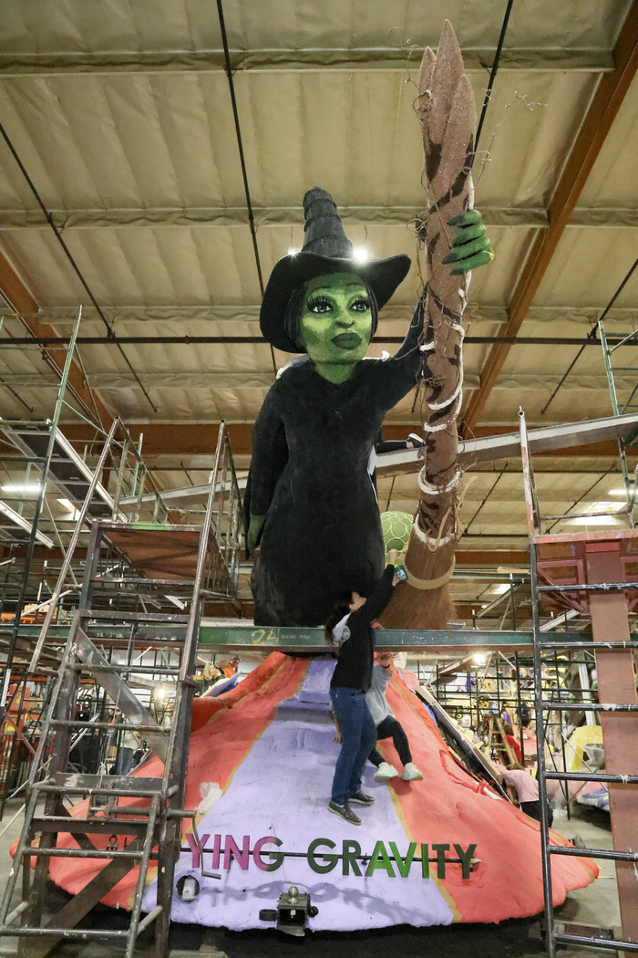 Photos: WICKED Float Comes to Pasadena's Rose Parade  Image