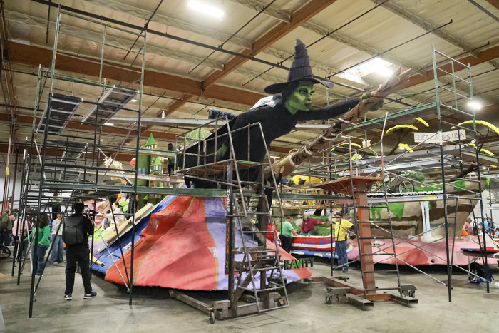 Photos: WICKED Float Comes to Pasadena's Rose Parade  Image