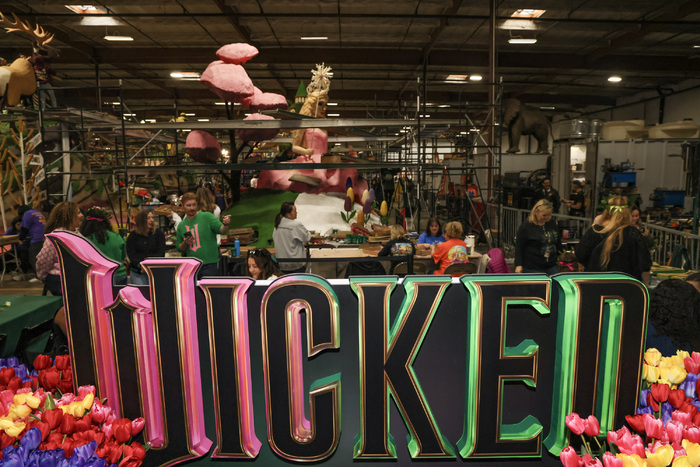 Photos: WICKED Float Comes to Pasadena's Rose Parade  Image