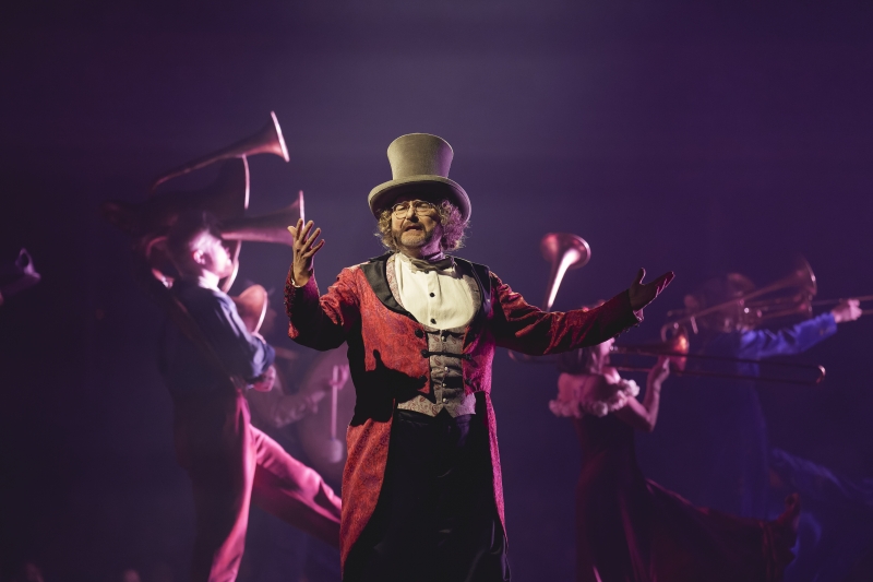 Review: CIRQUE DU SOLEIL: CORTEO, Royal Albert Hall Image