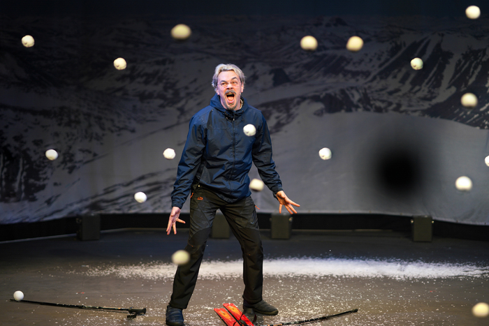 Photos: GWYNETH GOES SKIING Arrives Off-Broadway Image