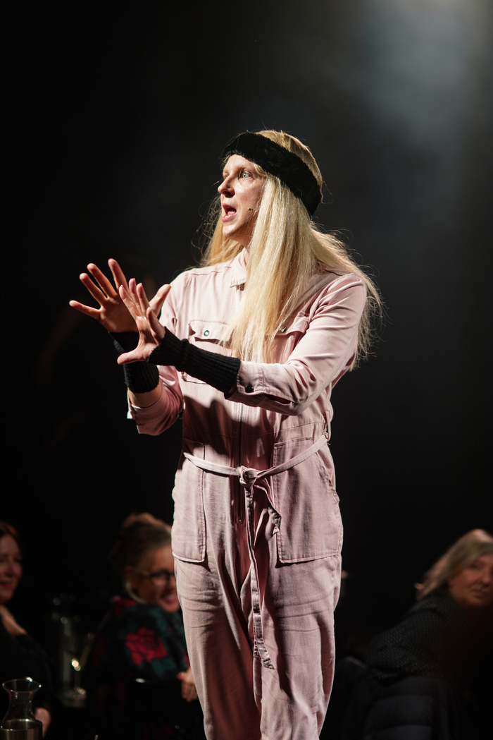 Photos: GWYNETH GOES SKIING Arrives Off-Broadway  Image