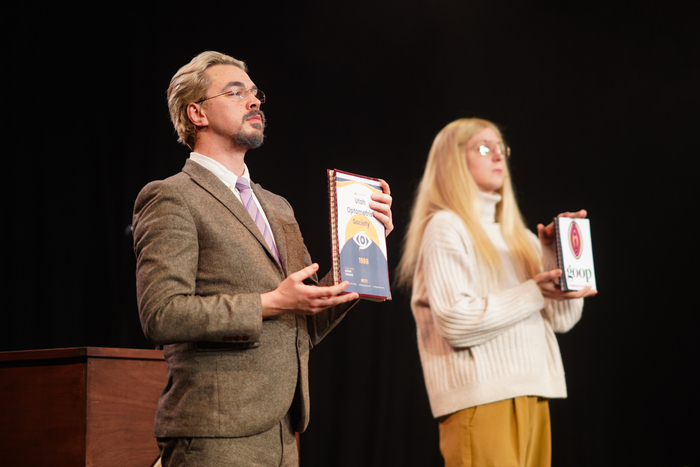 Photos: GWYNETH GOES SKIING Arrives Off-Broadway Image