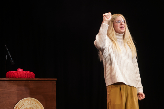 Photos: GWYNETH GOES SKIING Arrives Off-Broadway  Image